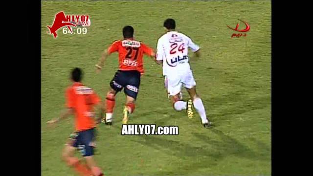 أخلاق الزمالك والتحكيم الأحمر عبد الحليم علي يعتدي بقسوة على لاعب في 1 مايو 2007