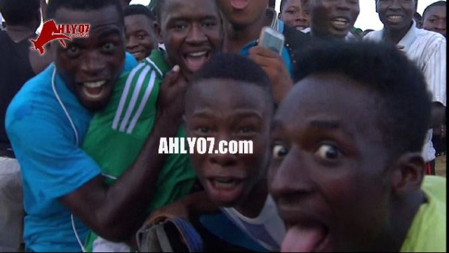 فيديو مسخرة جمهور نيجيريا بعد الفوز على تشاد بطريقة موقعة الجلابية