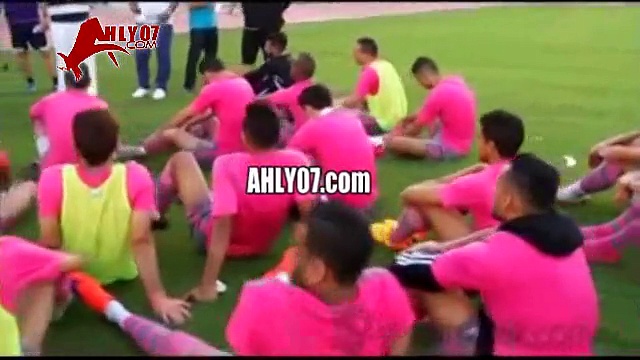 مرتضى منصور بحقاره ام مسئول اهلاوي هتلبسلنا شورت احمر