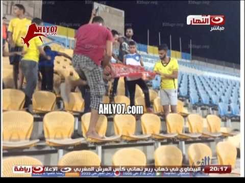 جماهير الاسماعيلي تحرق علم النادي الأهلي