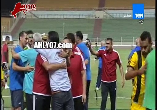 شاهد حسن شحاتة يحرج مراسل تن بعد انتهاء مباراة المقاولون والاسماعيلي