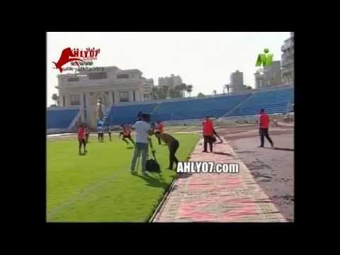 شاهد كوميديا سوداء ستاد اسكندرية وتسخين اللعيبة على سجاد