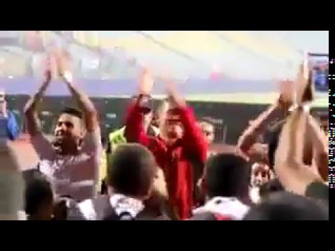 شاهد لاعبو الأهلي يحتفلوا ويغنوا مع الجماهير بعد مباراة يانج افريكانز