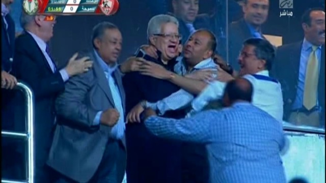 شاهد احتفال لاعبو الزمالك ومرتضى منصور بأهداف في مرمى سموحة بعد مذبحة كرم القواديس 25 اكتوبر 2014