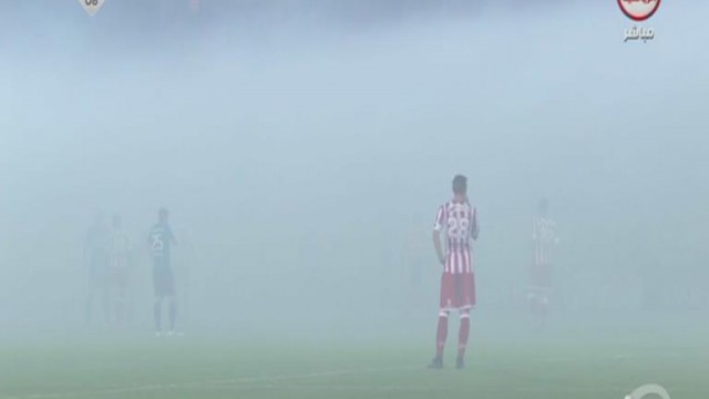 شاهد جماهير فريق تريزجيه موسكرون تتسبب في توقف المباراة بحريق ودخان في الدوري البلجيكي