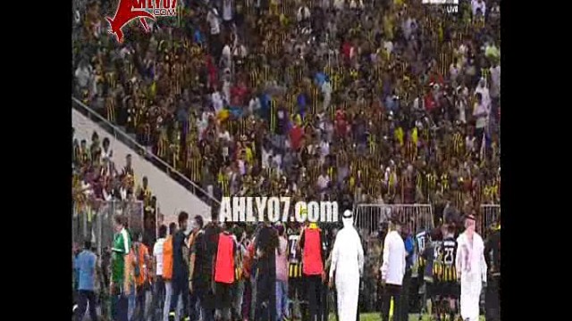 شاهد احتفالات كهربا بالرقص والقفز مع لاعبو اتحاد جده والجمهور السعودي بعد الفوز على الاهلي والصعود لنهائي كأس