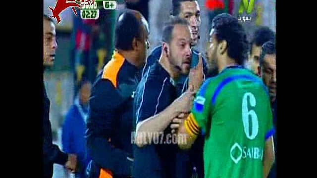 شاهد مسخرة انسحاب نادي الزمالك ولاعبيه امام المقاصة وتليفونات مرتضى ورايح جاي