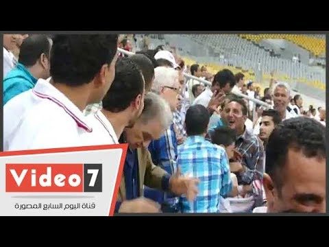 شاهد رد فعل مرتضى منصور من المقصورة بعد هدف الزمالك في اتحاد العاصمة وماذا فعل في مشجع حاول تقبيله وانفعالات