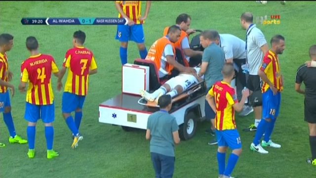 شاهد اصابة قاسية في أول مباراة في البطولة العربية بين نصر حسين داي الجزائري والوحدة الاماراتي