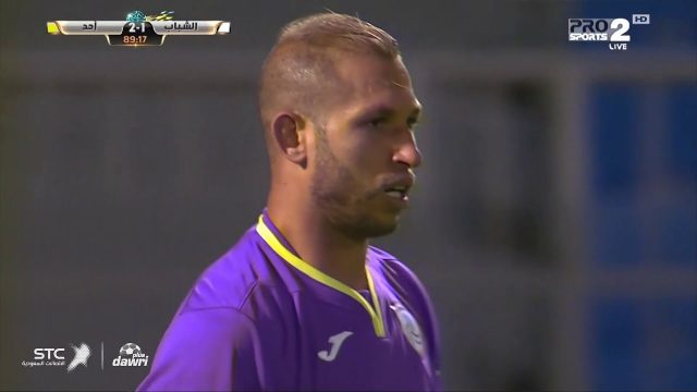 شاهد هدف أكثر من مسخرة في الدوري السعودي الشباب في مرماه والحارس بشكل كوميدي ضد احد يخسر به المباراة